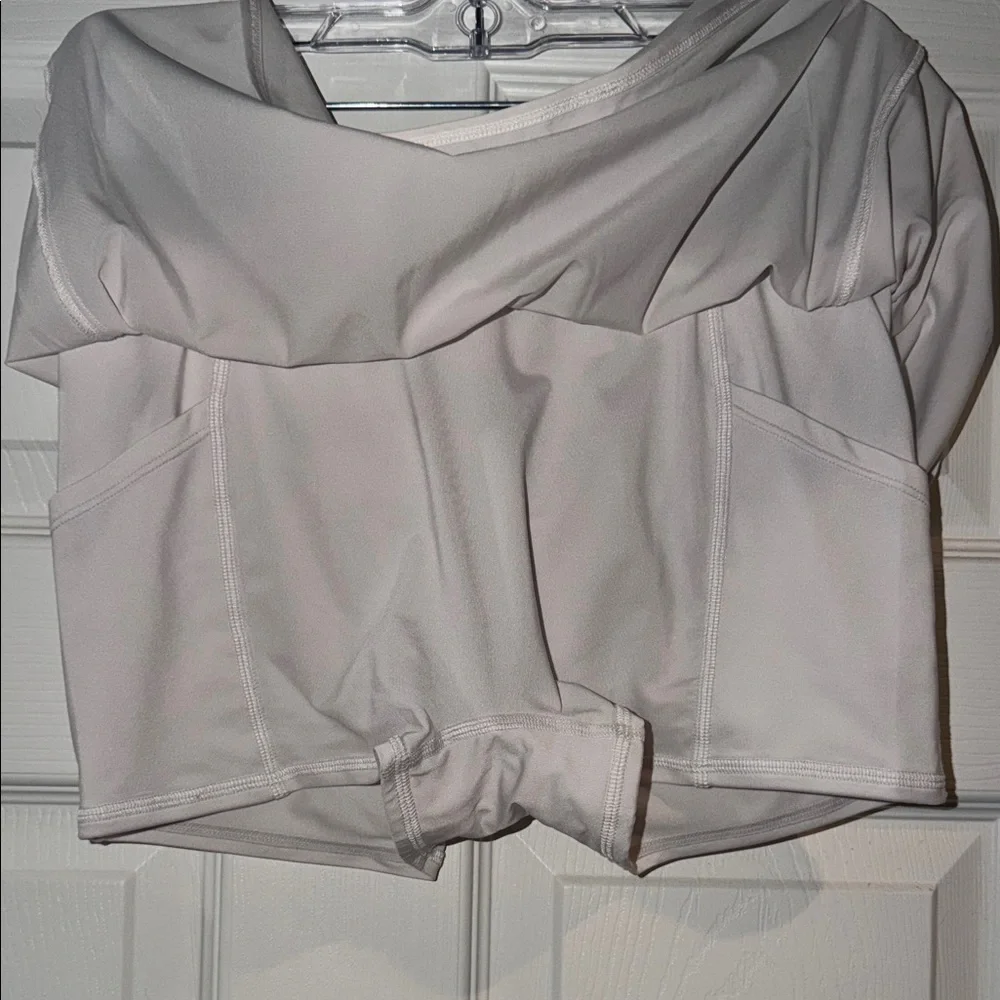 ALO Yoga Black and Cream Skirt